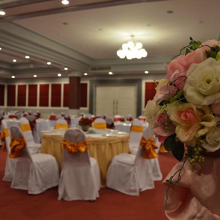 Raya Grand Hotel Nakhonratchasima Buitenkant foto
